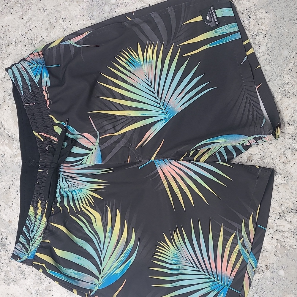 Quiksilver Men's Charcoal/Black & Tropical Print Shorts